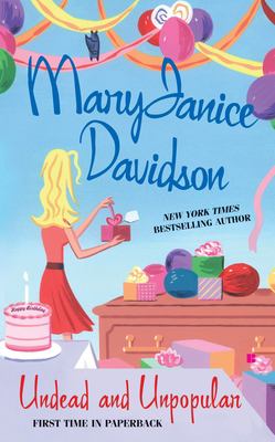 Undead and Unpopular : A Queen Betsy Novel