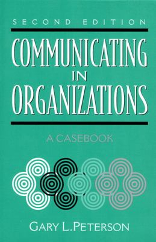 Communicating in Organizations : A Casebook Paperback Gary L. Pet